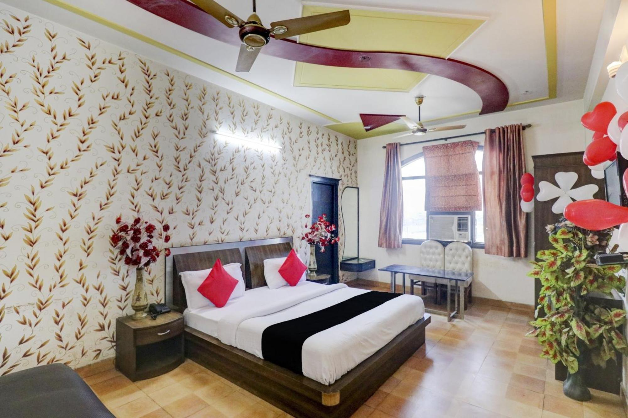 Hotel O Mukut Mahal Meerut Εξωτερικό φωτογραφία